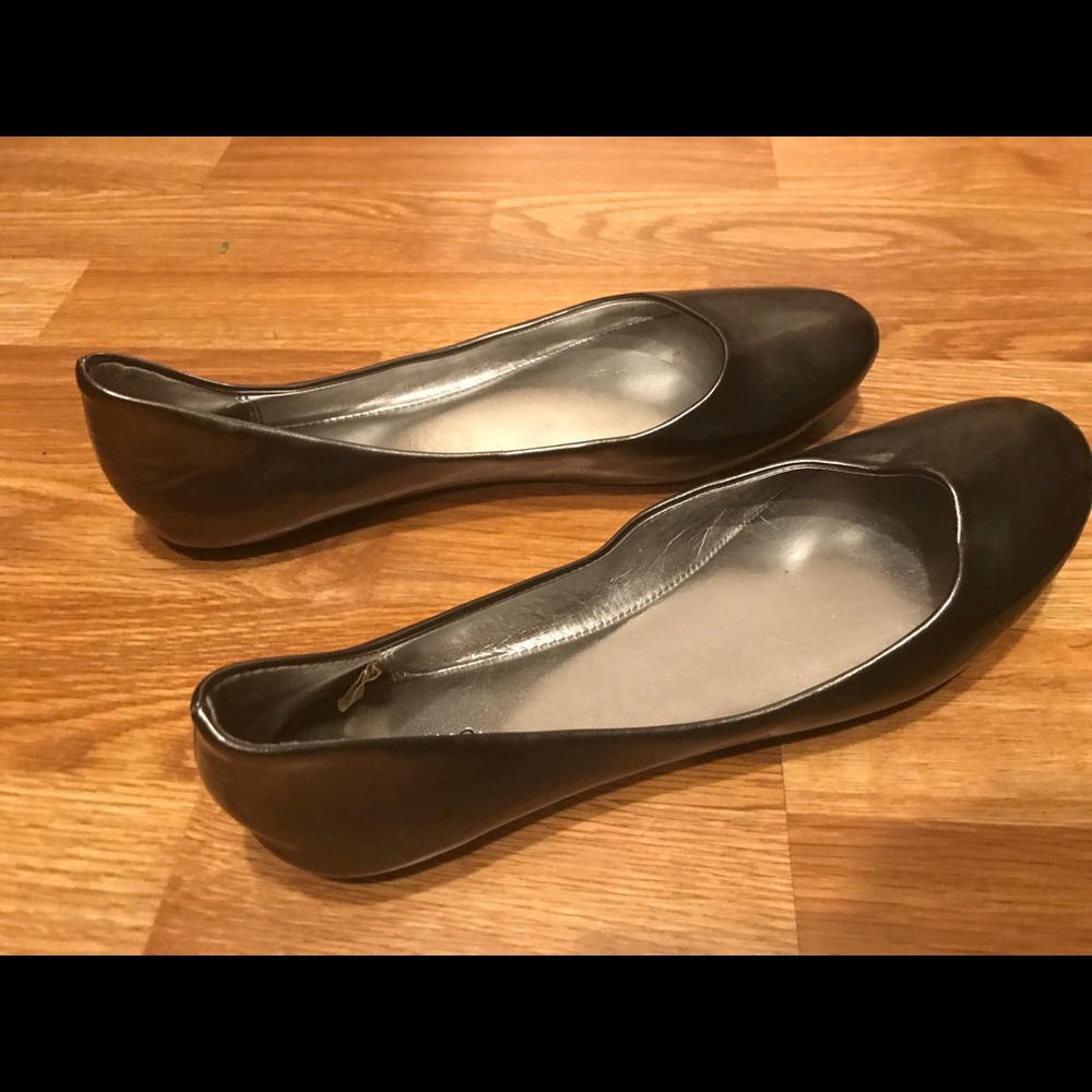 Xhilaration silver flats